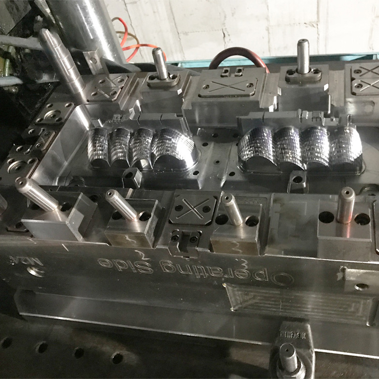 大燈總成模具及產(chǎn)品