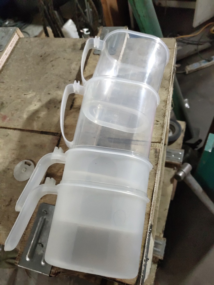 涼水杯模具及產(chǎn)品 涼水杯模具及產(chǎn)品