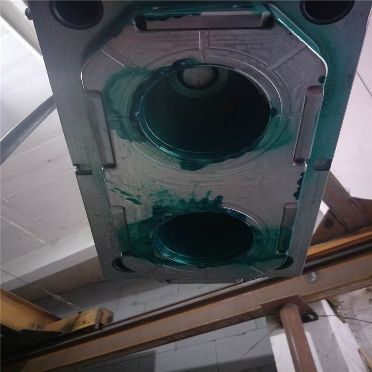 普通水杯模具及產(chǎn)品